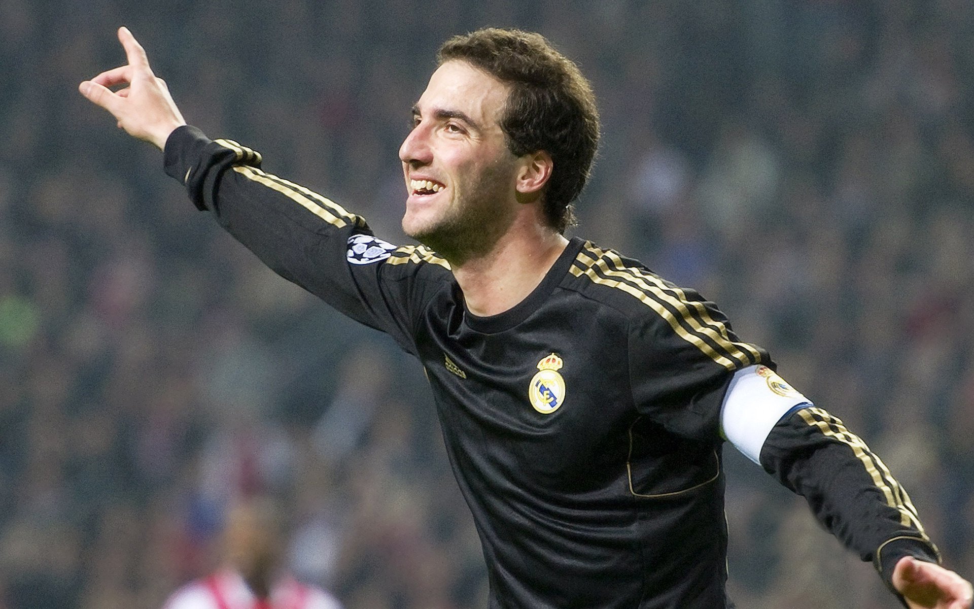 德甲激烈角逐，球迷支持不断，德甲 集锦